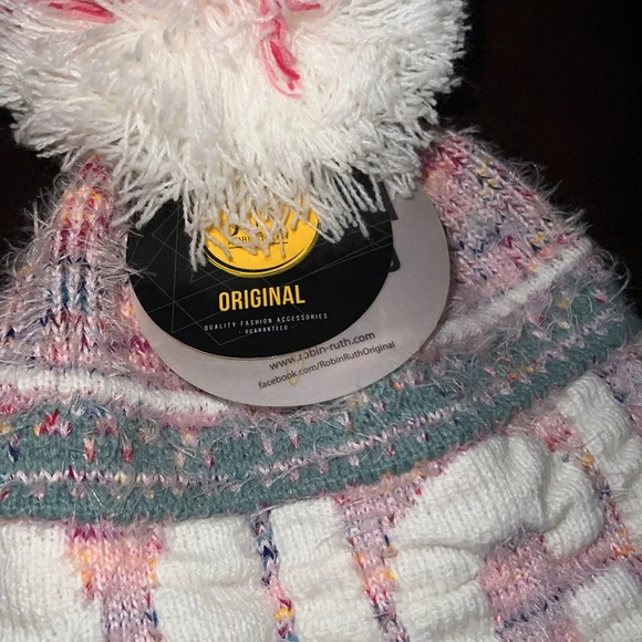 NWT Robin Ruth MICHIGAN FUZZY POM POM HAT - Picture 4 of 5